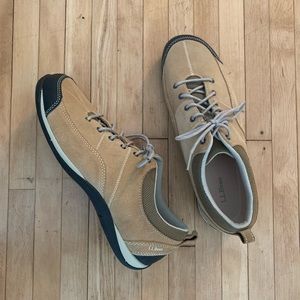 L.L. Bean Lace up brown shoes